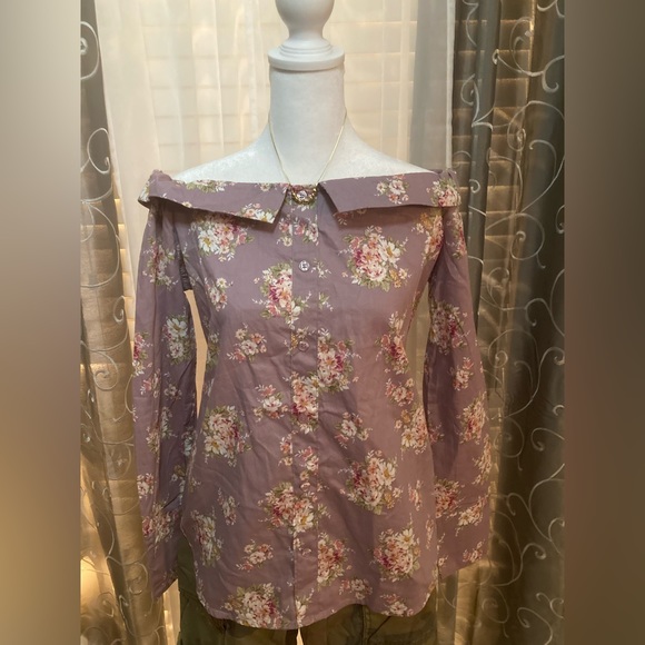 NEW No Comment Off the Shoulder Floral Lavender Women’s Button down Blouse Med - Picture 1 of 11